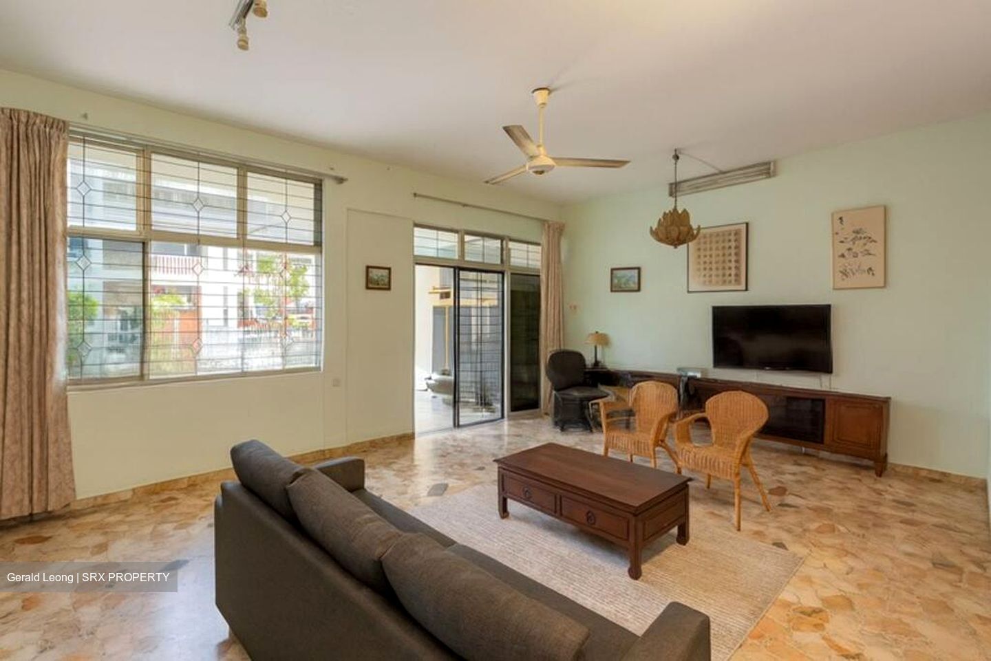 Simon Lane (D19), Terrace #504890311
